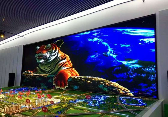 Màn hình màn hình LED đầy màu trong nhà P2.5 HD320 * 160mm 1R1G1B tốc độ làm mới cao