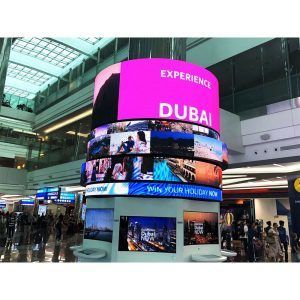 Digital Signage Cho thuê loại tấm LED cong In P3.91 Cho cửa hàng ngoài trời