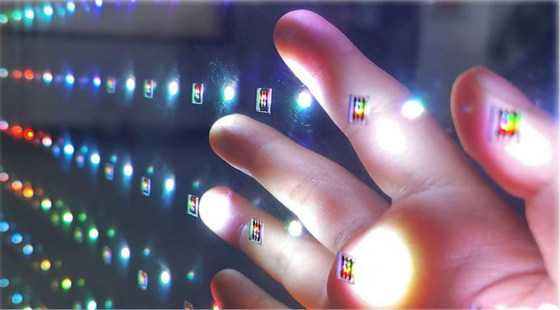 Màn hình LED kính trong suốt P3.91mm Holographic Series Refresh 3840Hz