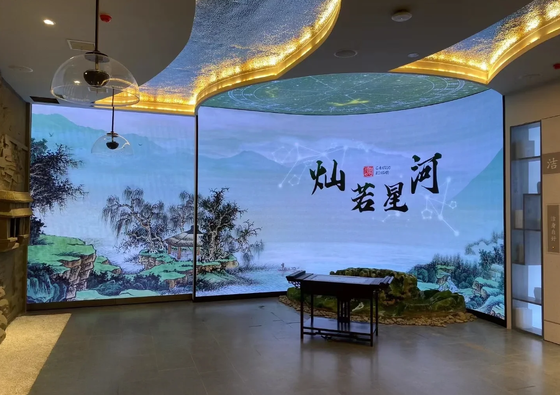 Colorful Square Indoor Full Color Led Display P2.5 Đối với Cột vuông 640x480mm Đánh đúc nhôm