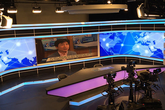 Màn hình Led cong ISO14001 Màn hình Led Video Wall Studio P2mm SMD1515
