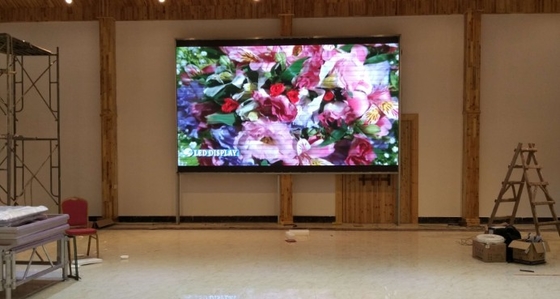 Tủ màn hình Led P3 trong nhà 576 * 960mm Độ phân giải cao 180W / Sqm OEM