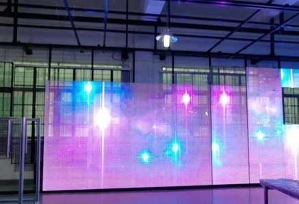 Màn hình Led tường bằng kính trong suốt Longda 5000cd P3.91mm